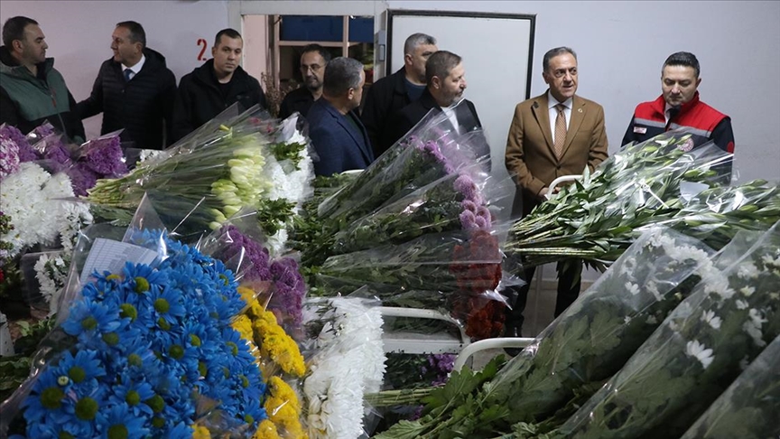 Yalova'da çiçek mezatında Sevgililer Günü yoğunluğu