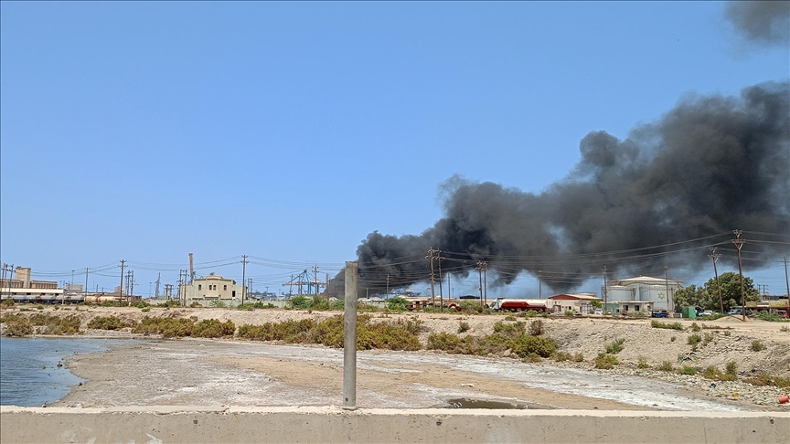 Sudan'ın Kuzey Darfur bölgesinde yerinden edilmiş kişilerin kaldığı kampta yangın çıktı  