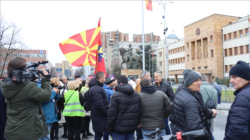 Сојузот на синдикатите на Македонија со блокада пред Собранието, се бара зголемување на платите