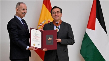 فلسطين تكرم وزير خارجية إسبانيا بوسام الدولة