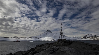 China tests 'Snow Leopard' polar vehicle during Antarctic mission
