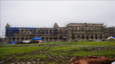 Askeri kışla ve cezaevi olarak kullanılan iki asırlık tarihi yapıda restorasyon sürüyor