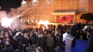 Tensione në protestën antiqeveritare në Shqipëri