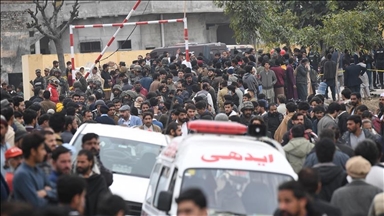 Число жертв взрыва в мечети в Пакистане достигло 38