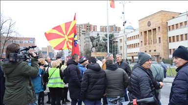 Сојузот на синдикатите на Македонија со блокада пред Собранието, се бара зголемување на платите