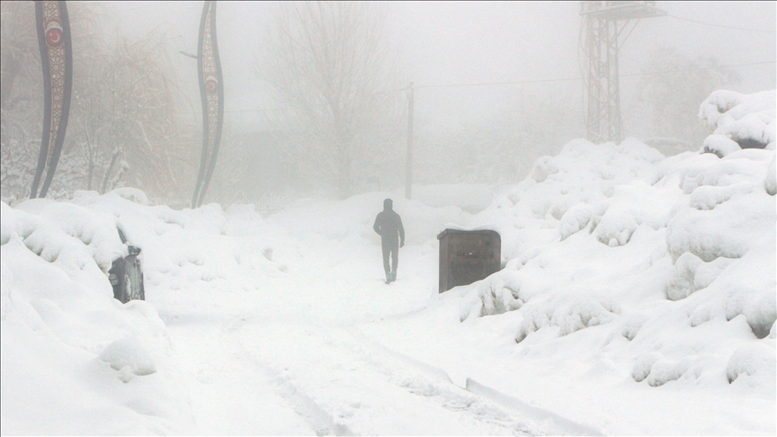 Li Bîngolê ji ber berfê ji bo rojekê dibistan hatin girtin