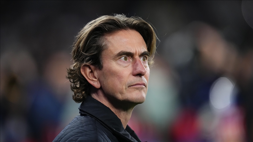 قدم.. توتنهام الإنجليزي يقيل مدربه الدنماركي توماس فرانك