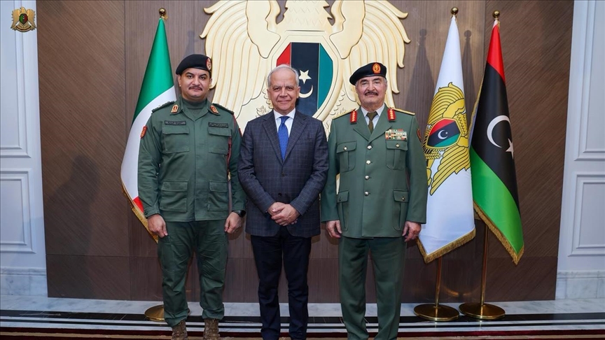 حفتر يبحث مع وزير داخلية إيطاليا تعزيز التعاون في مكافحة الهجرة