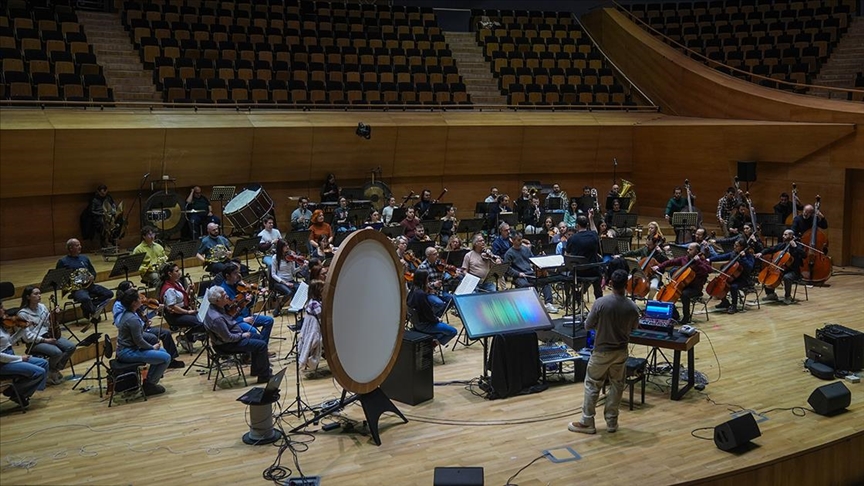 CSO evrenin varoluşunu müzikle anlatan "Kozmik Senfoni"nin Türkiye prömiyerine hazırlanıyor