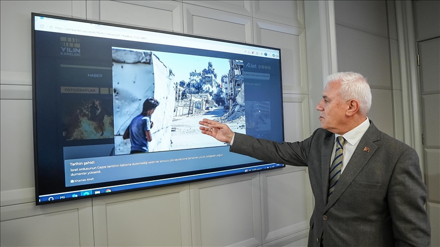 Bursa Büyükşehir Belediye Başkanı Bozbey, AA'nın "Yılın Kareleri" oylamasına katıldı