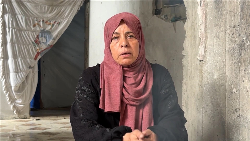 İsrail saldırılarında eşini ve oğlunu kaybeden Filistinli kadın, 17 torununa bakıyor