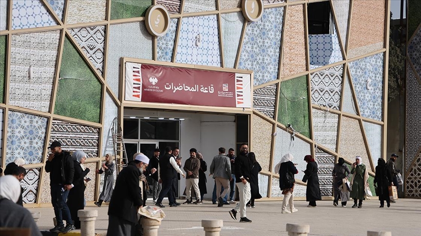 معرض دمشق الدولي يشهد أول مشاركة رسمية لكتب كردية بعد سقوط الأسد