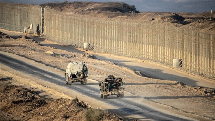 إعلام عبري: إسرائيل تعزز حدودها مع مصر بعد اقتراب شاحنات مدنية