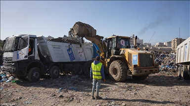 بلدية غزة تبدأ نقل 300 ألف متر مكعب نفايات من وسط المدينة