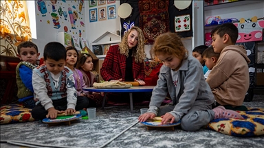 Ana sınıfı öğretmeninden minik öğrencilerine maketlerle uygulamalı eğitim