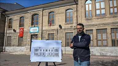 Üçüncü kuşak ressam kentteki tarihi eserleri tuvaline taşıyor