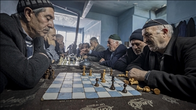 Од детството до денес: Кафуле во турски Ерзурум ги обединува генерациите шахисти