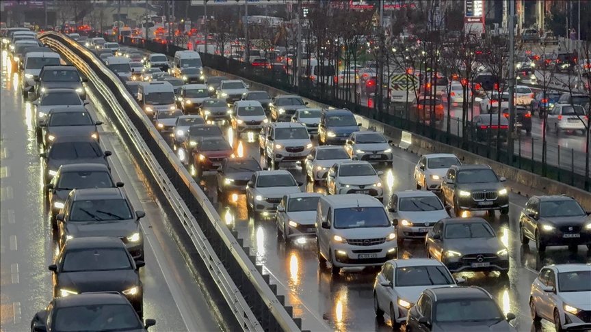 İstanbul'da akşam saatlerinde trafik yoğunluğu yüzde 90'a çıktı