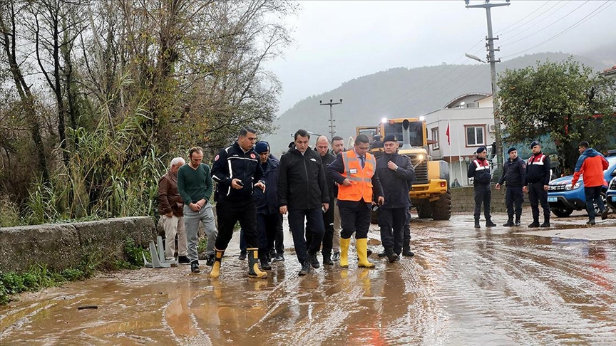 Antalya'da 5 ilçede olumsuz hava koşulları nedeniyle eğitime bir gün ara verildi