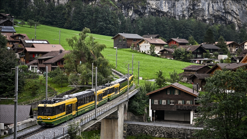 Switzerland to vote on population cap initiative, civil service act in June