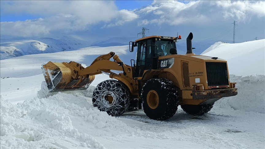Li 4 bajarên Rojhilatê Anadoluyê rêyên 122 wargehan ji ber berfê hatine girtin
