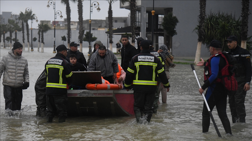 بدراجته المائية.. مغربي يشارك في عمليات الإنقاذ جراء الفيضانات (تقرير)
