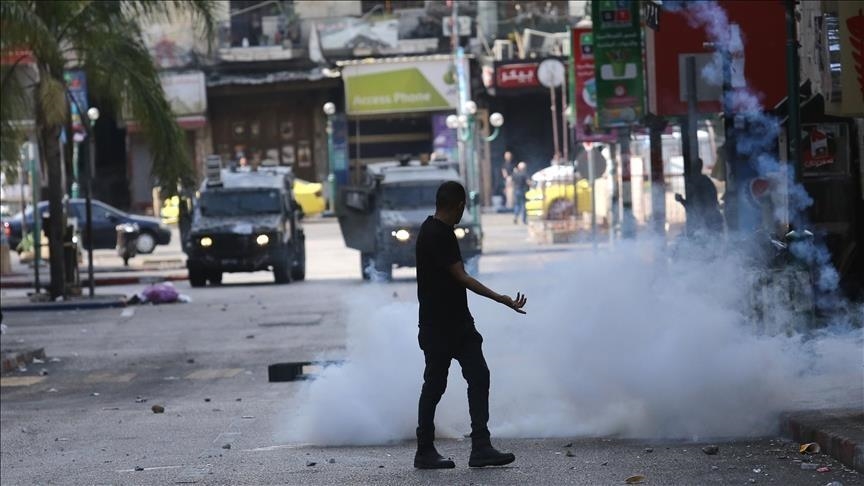 الضفة.. إصابة مسنة فلسطينية واختناقات باعتداءات إسرائيلية 