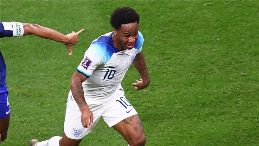 قدم.. فينورد الهولندي يضم المهاجم الإنجليزي رحيم ستيرلينغ