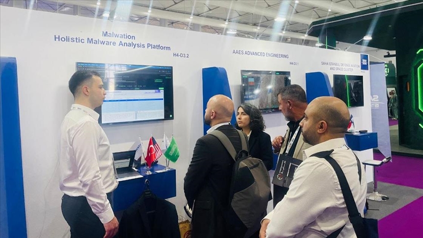 SAHA İstanbul ve DEİK, savunma KOBİ'lerini dünyaya açıyor