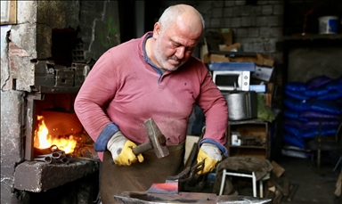  „Ништо не може да го замени ковениот челик“ – ковач од турски Гиресун ја чува вековната традиција