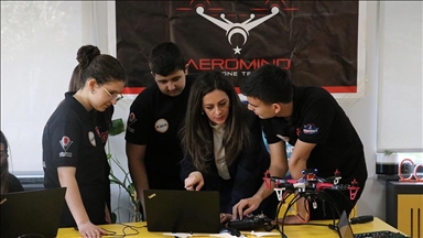 Dijital odaklı çalışmalarıyla öğrencileri teknoloji çağına hazırlıyor