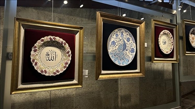 Songül Acer'in "Aynı Sırda Buluşanlar" sergisi, Yeni Camii Hünkar Kasrı'nda açıldı