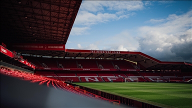 قدم.. نوتينغهام فورست يطيح بثالث مدرب له بالموسم الحالي