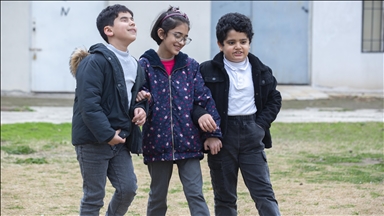 بڕیێل.. زمانی پەنجەکانە و دەرگای زانست بۆ نابینایان دەکاتەوە 