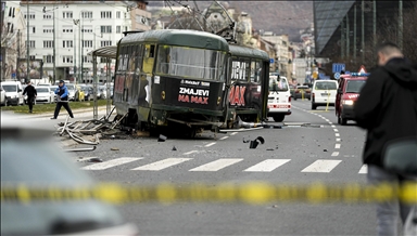 Tramvaji del nga shinat në Sarajevë: Një person i vdekur dhe disa të lënduar