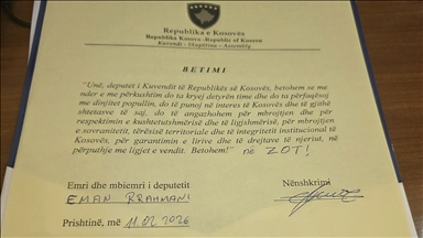 Eman Rrahmani shton fjalët “Betohem në Zot” në deklaratën zyrtare të betimit si deputet