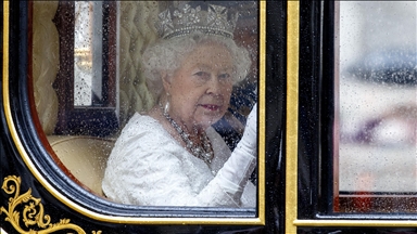 Kraliçe Elizabeth'in, Epstein mağduruna sus payı ödemesi için oğluna borç verdiği öne sürüldü