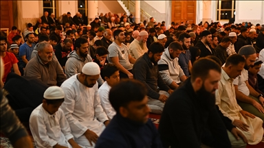 Australian police admit Muslim worshippers had permission to perform prayers after backlash over forcible removal 