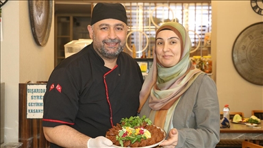 Adana'da çiğ köfte ustası çift çölyak hastaları için glütensiz tarif geliştirdi