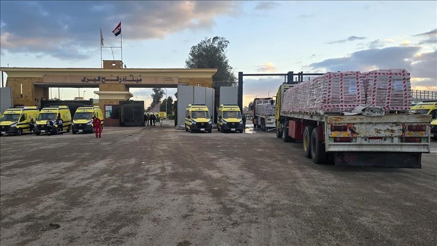 ھاتن و چوونی فەڵەستینییەکان لە دەروازەی ڕەفەحەوە لەنێوان غەززە و میسر بەردەوامە