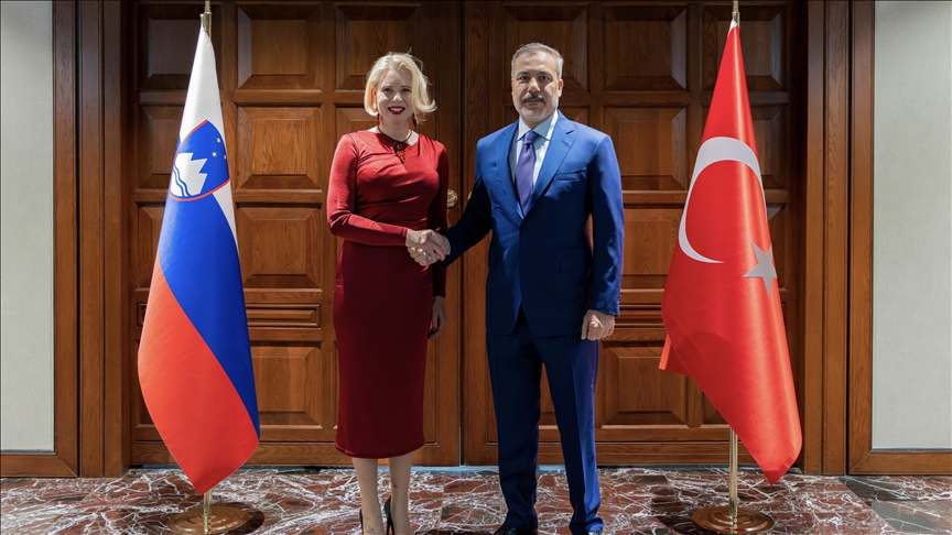  Турскиот министер за надворешни работи се сретна со претседателката на словенечкото Народно собрание