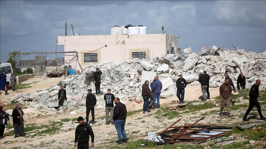 7 familias palestinas abandonan sus hogares en el valle del Jordán ante la violencia de los colonos israelíes ilegales