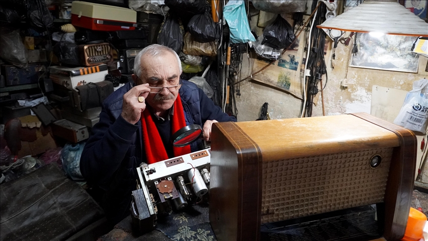 Пет децении посветеност: Турскиот мајстор Мустафа 58 години им дава живот на радијата