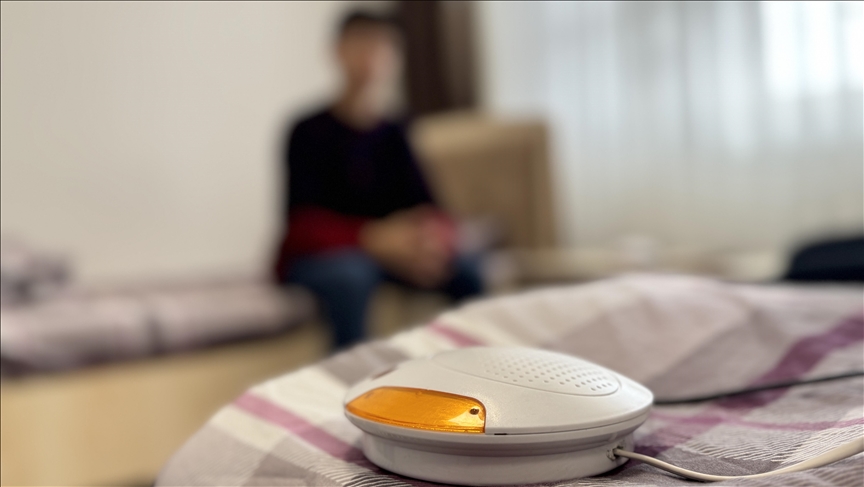 İşitme engelli öğrenciler "Yastık Altı Acil Durum Cihazı" ile afetleri fark ediyor