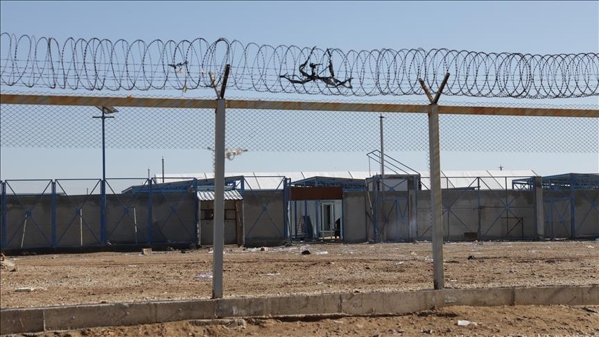 "سنتكوم" تعلن اكتمال نقل معتقلي "داعش" من سوريا إلى العراق