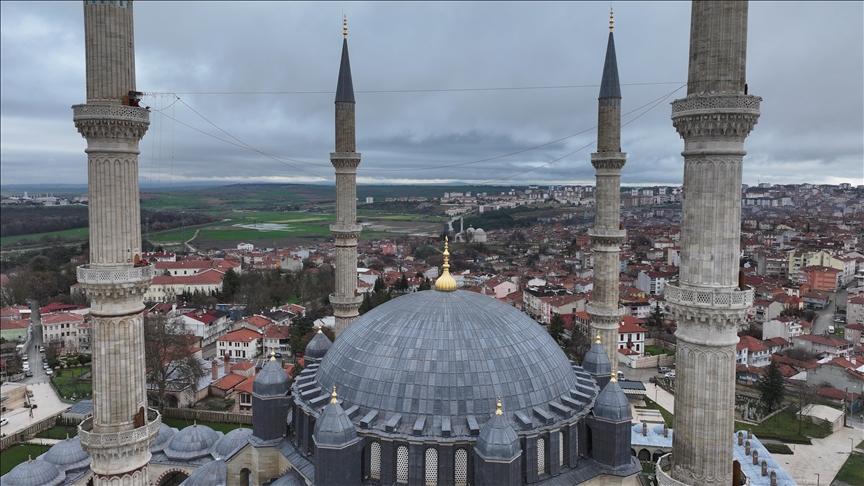 Selimiye'nin minareleri mahyalandı