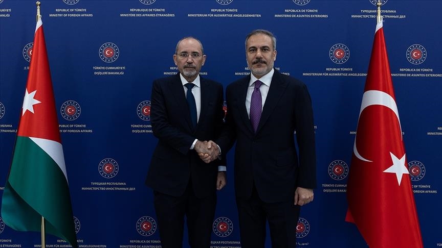 Wezîrê Karên Derva Fîdan bi hevtayê xwe yê Urdunî Safedî ra bi telefonê li ser meseleya Filistînê axivî