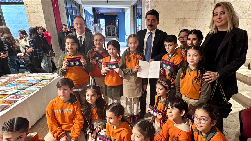 "Türkçenin bayraktarı Aşık Paşa"nın torunları, yazdıkları hikaye ve şiirlerle Türk diline sahip çıkıyor