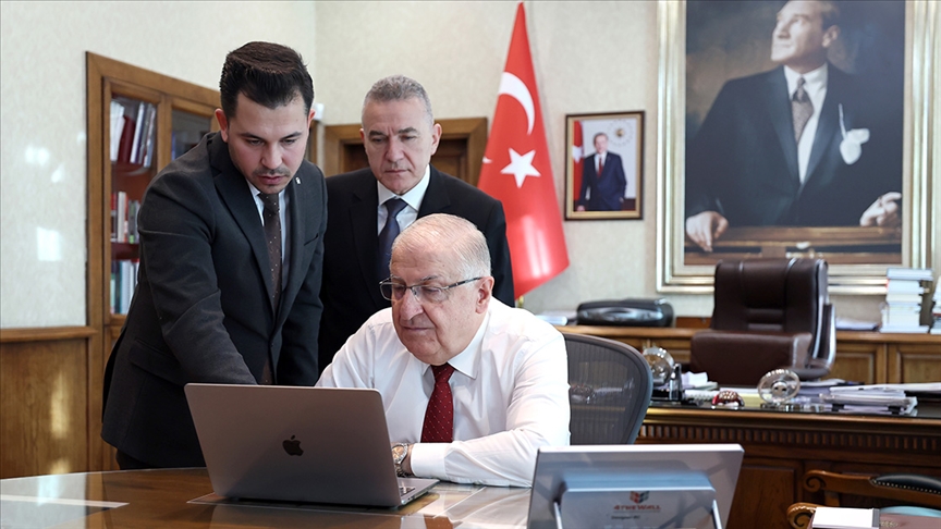 Milli Savunma Bakanı Güler, AA'nın "Yılın Kareleri" oylamasına katıldı