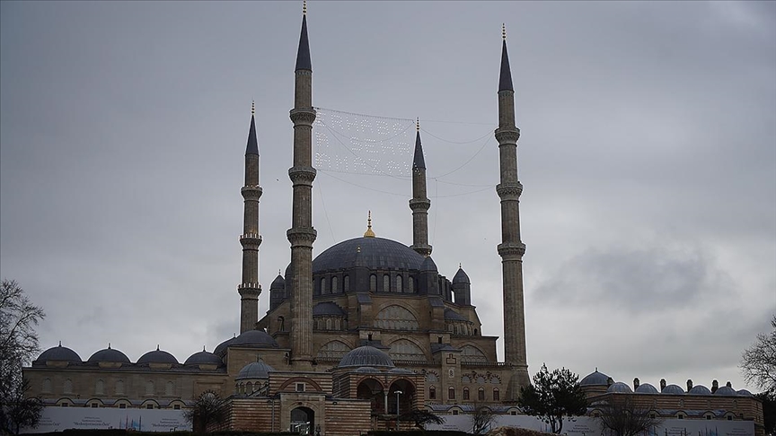 Selimiye'nin minareleri mahyalandı